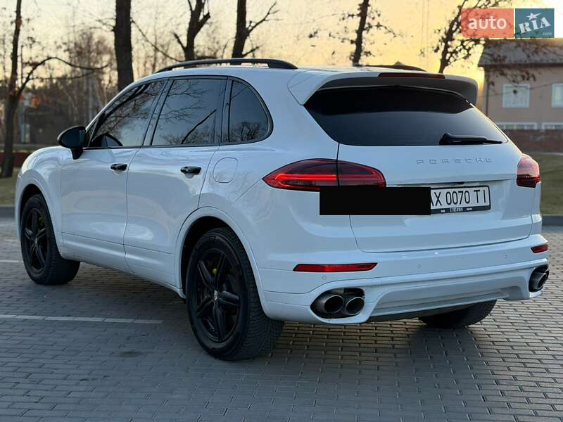 Внедорожник / Кроссовер Porsche Cayenne 2015 в Киеве