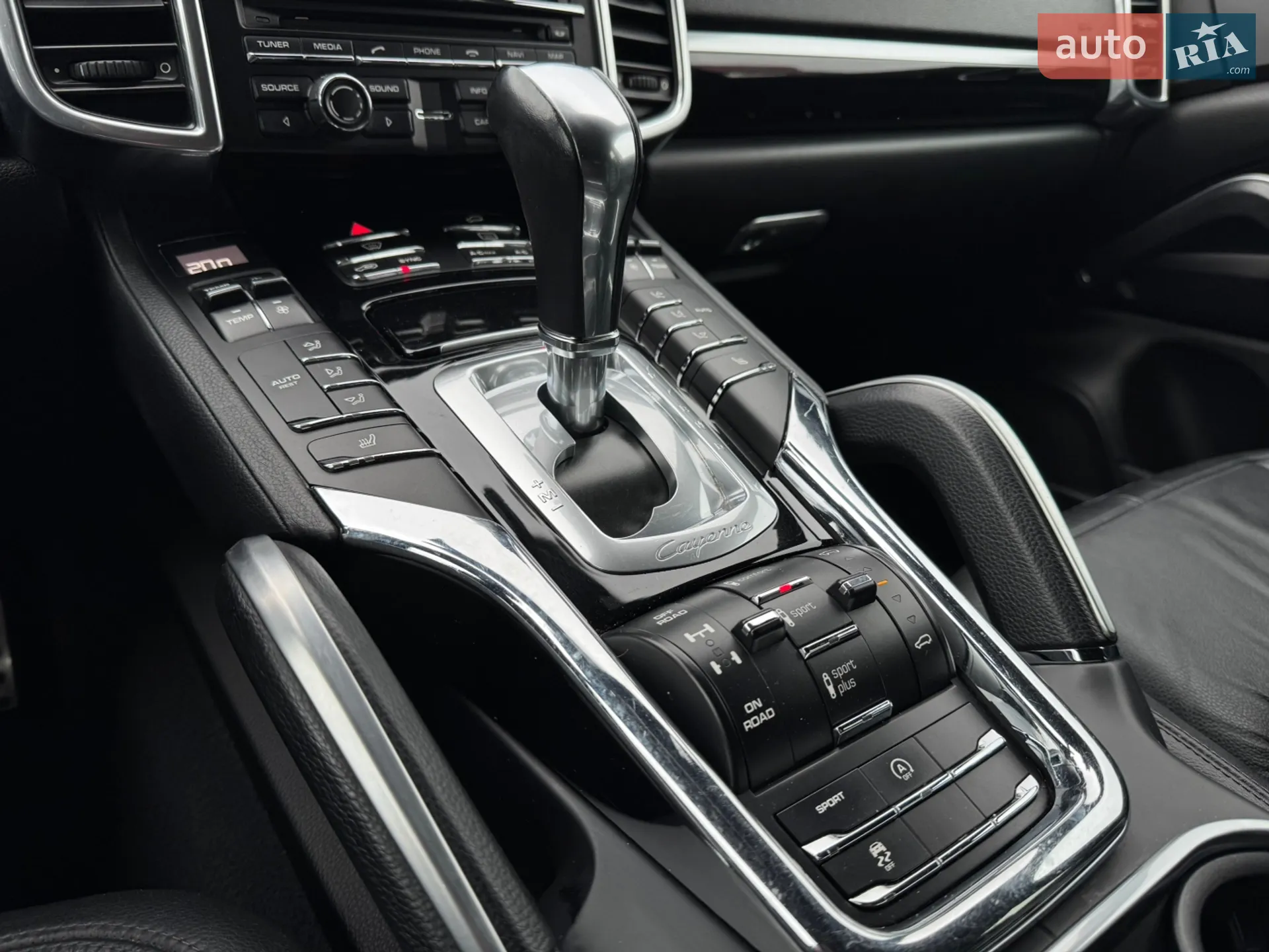2016 Porsche Cayenne - мініатюра 22