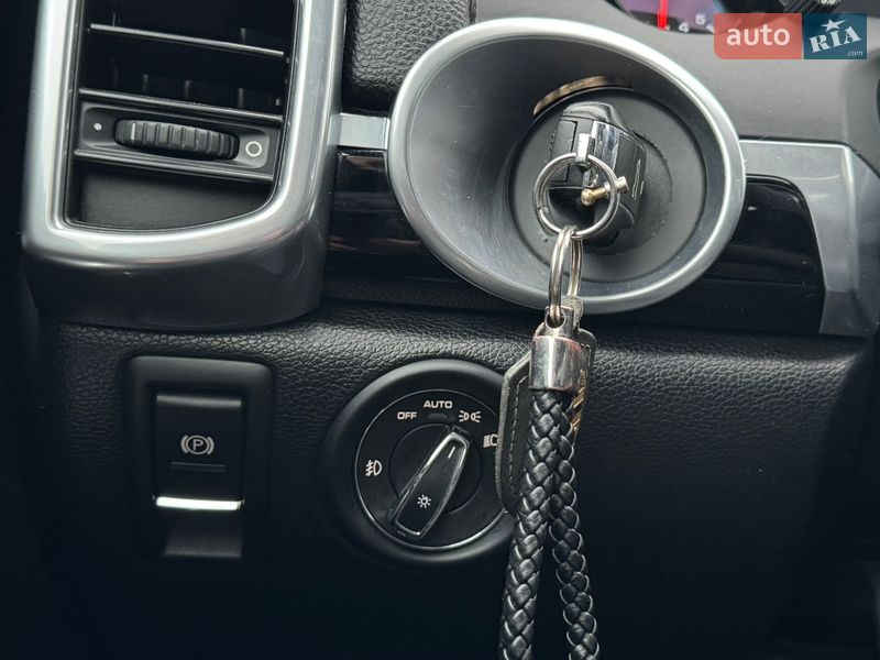 Позашляховик / Кросовер Porsche Cayenne 2016 в Києві