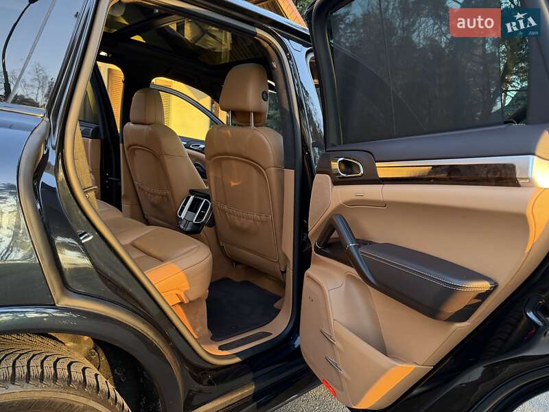 Внедорожник / Кроссовер Porsche Cayenne 2015 в Киеве