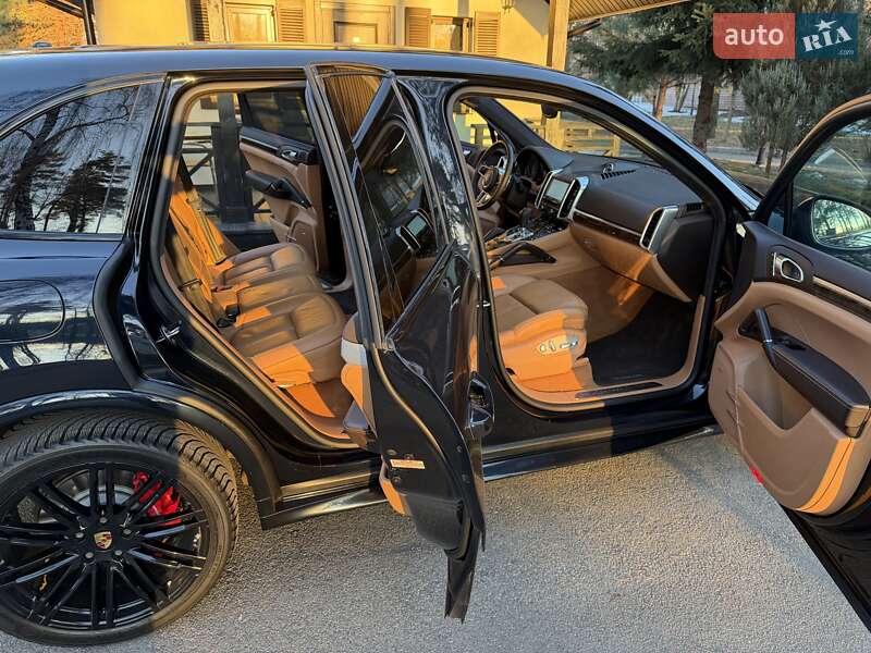Внедорожник / Кроссовер Porsche Cayenne 2015 в Киеве