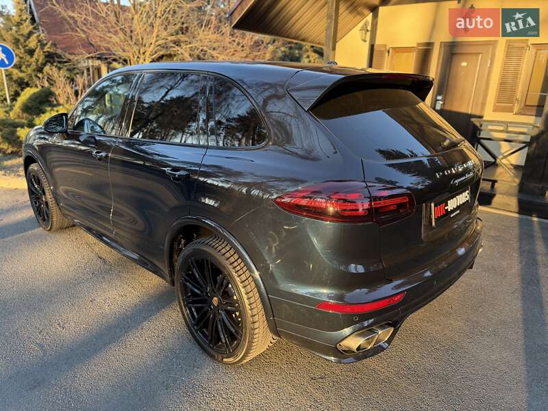 Внедорожник / Кроссовер Porsche Cayenne 2015 в Киеве