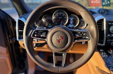 Внедорожник / Кроссовер Porsche Cayenne 2015 в Киеве