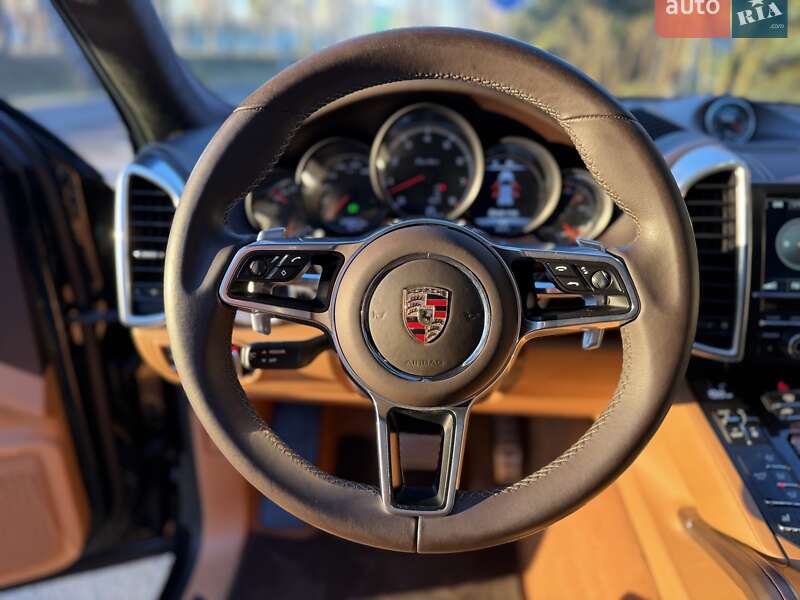 Внедорожник / Кроссовер Porsche Cayenne 2015 в Киеве