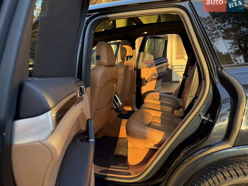 Внедорожник / Кроссовер Porsche Cayenne 2015 в Киеве