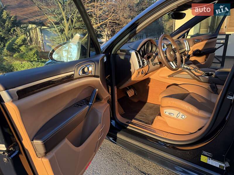 Внедорожник / Кроссовер Porsche Cayenne 2015 в Киеве