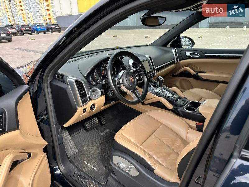 Внедорожник / Кроссовер Porsche Cayenne 2015 в Киеве