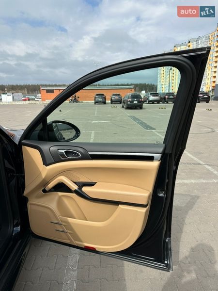 Внедорожник / Кроссовер Porsche Cayenne 2015 в Киеве