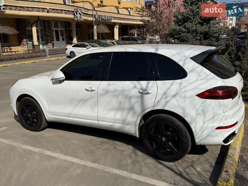 Позашляховик / Кросовер Porsche Cayenne 2016 в Софіївській Борщагівці