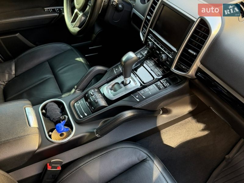 Позашляховик / Кросовер Porsche Cayenne 2016 в Софіївській Борщагівці