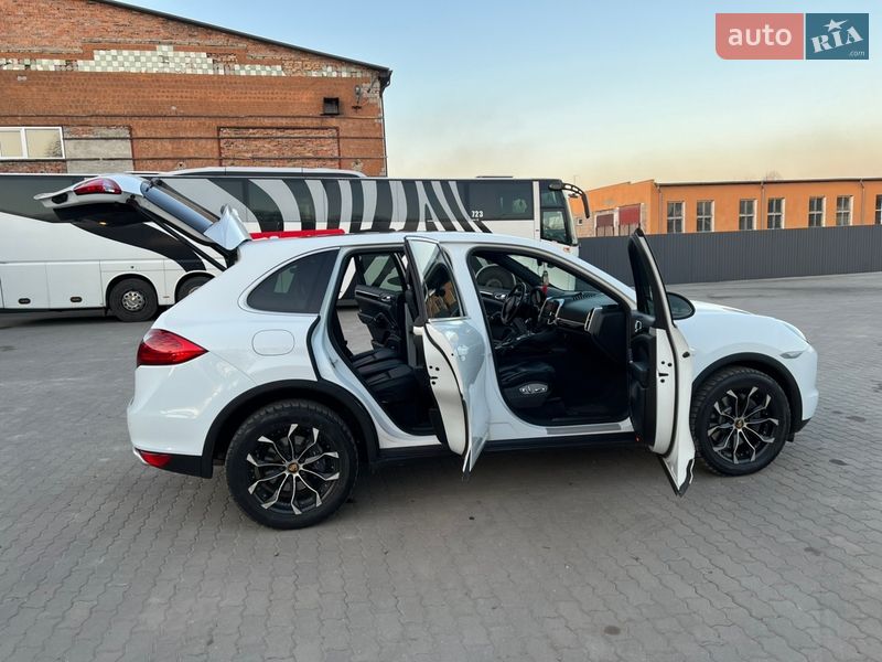 Позашляховик / Кросовер Porsche Cayenne 2014 в Нововолинську