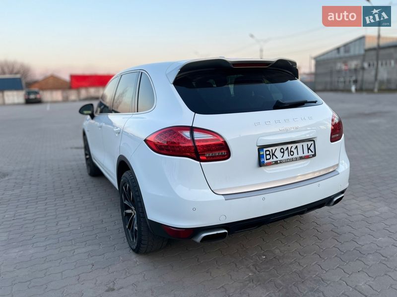 Позашляховик / Кросовер Porsche Cayenne 2014 в Нововолинську