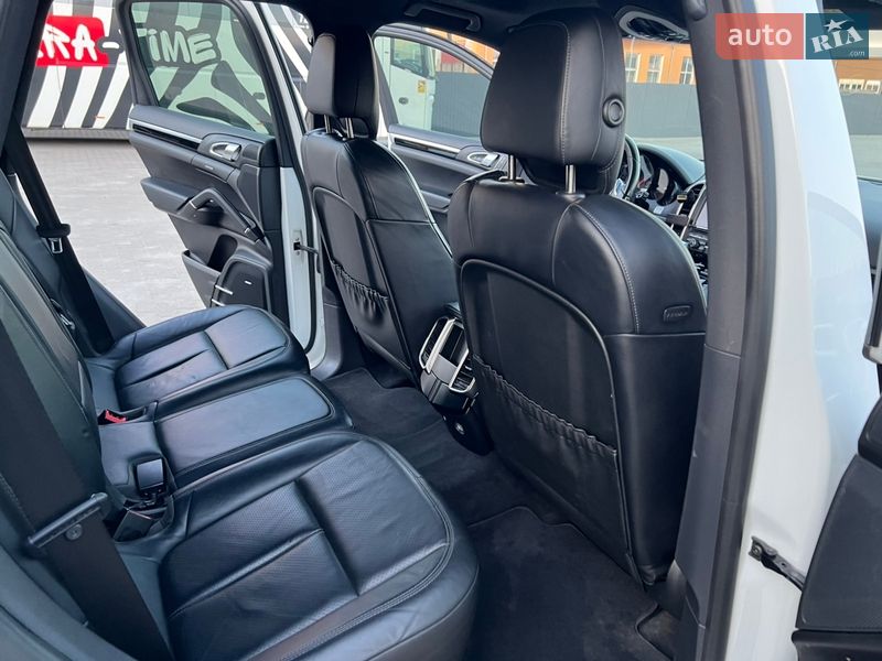 Позашляховик / Кросовер Porsche Cayenne 2014 в Нововолинську