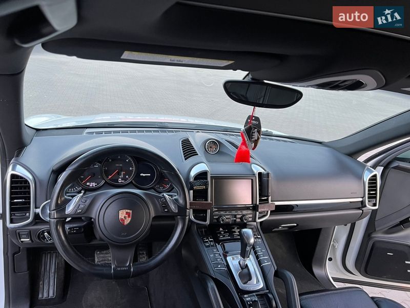 Позашляховик / Кросовер Porsche Cayenne 2014 в Нововолинську
