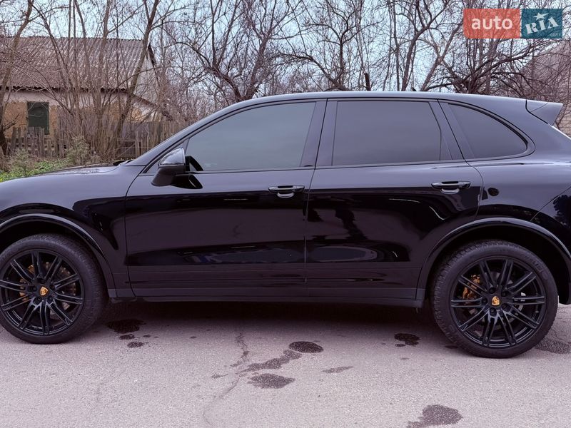 Позашляховик / Кросовер Porsche Cayenne 2016 в Дніпрі
