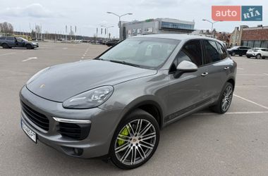 Внедорожник / Кроссовер Porsche Cayenne 2015 в Киеве