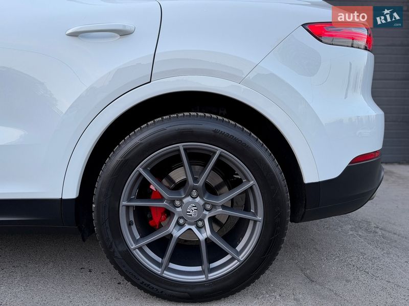 Внедорожник / Кроссовер Porsche Cayenne 2018 в Киеве
