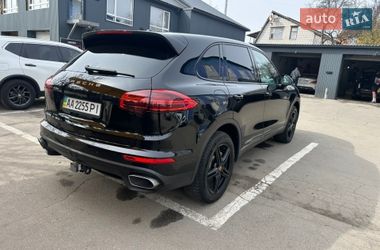 Внедорожник / Кроссовер Porsche Cayenne 2015 в Киеве