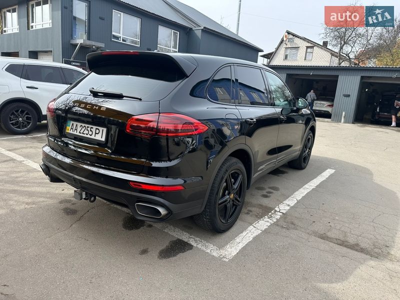 Внедорожник / Кроссовер Porsche Cayenne 2015 в Киеве