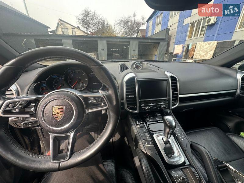 Внедорожник / Кроссовер Porsche Cayenne 2015 в Киеве