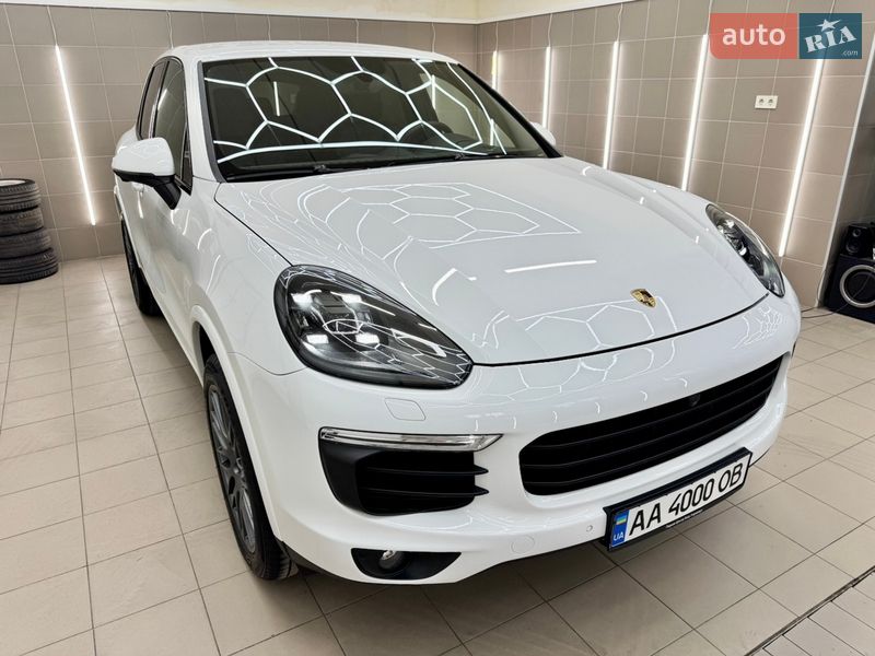 Внедорожник / Кроссовер Porsche Cayenne 2016 в Киеве