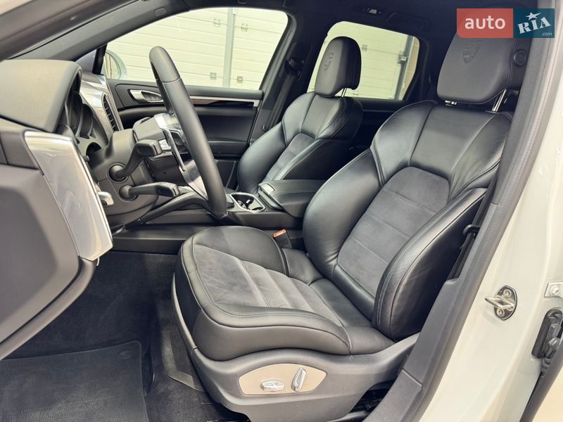 Внедорожник / Кроссовер Porsche Cayenne 2016 в Киеве