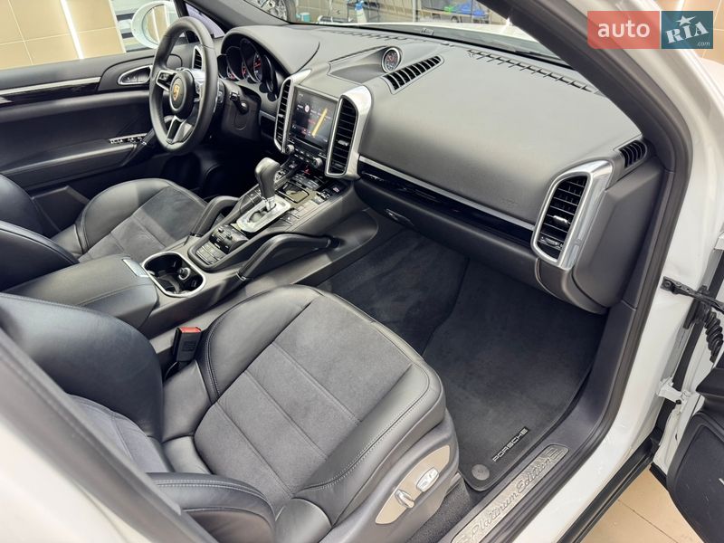 Внедорожник / Кроссовер Porsche Cayenne 2016 в Киеве