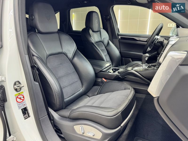 Внедорожник / Кроссовер Porsche Cayenne 2016 в Киеве