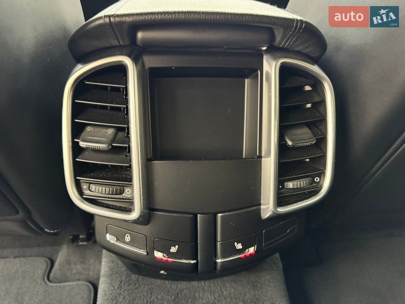 Внедорожник / Кроссовер Porsche Cayenne 2016 в Киеве