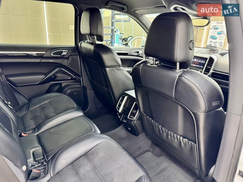 Внедорожник / Кроссовер Porsche Cayenne 2016 в Киеве