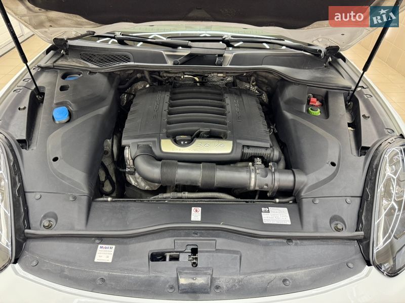 Внедорожник / Кроссовер Porsche Cayenne 2016 в Киеве