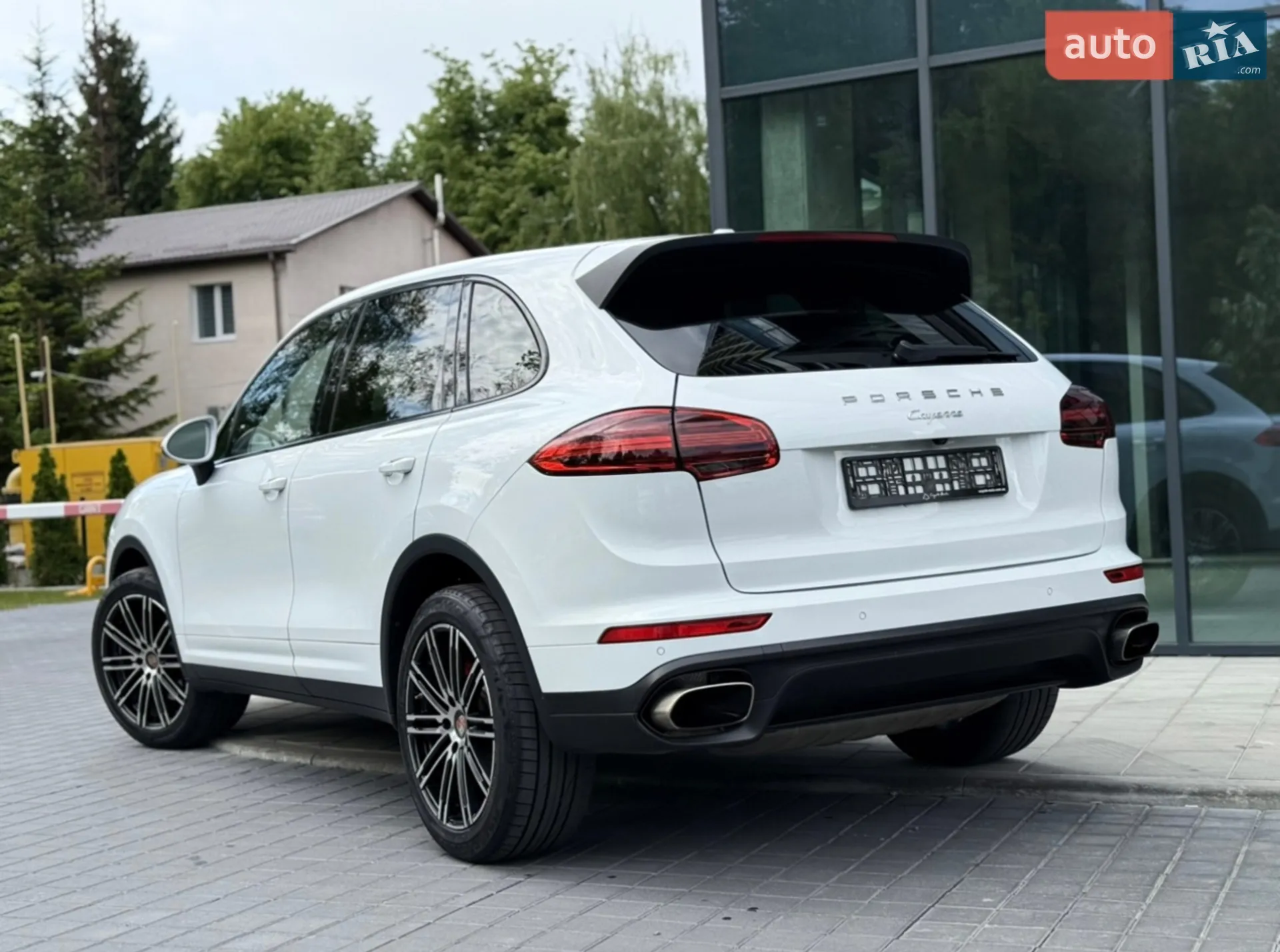 2015 Porsche Cayenne - мініатюра 16