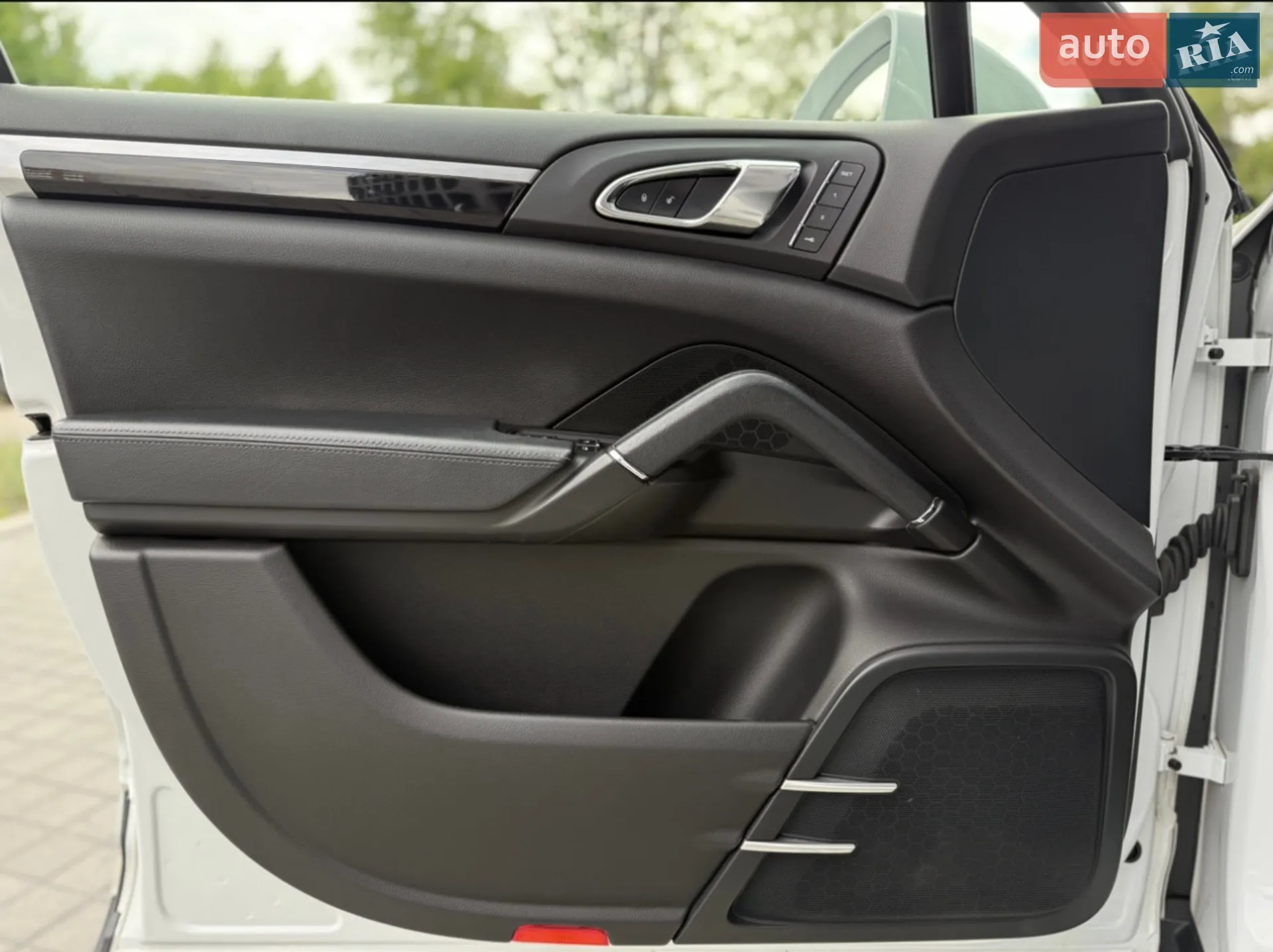 2015 Porsche Cayenne - мініатюра 26