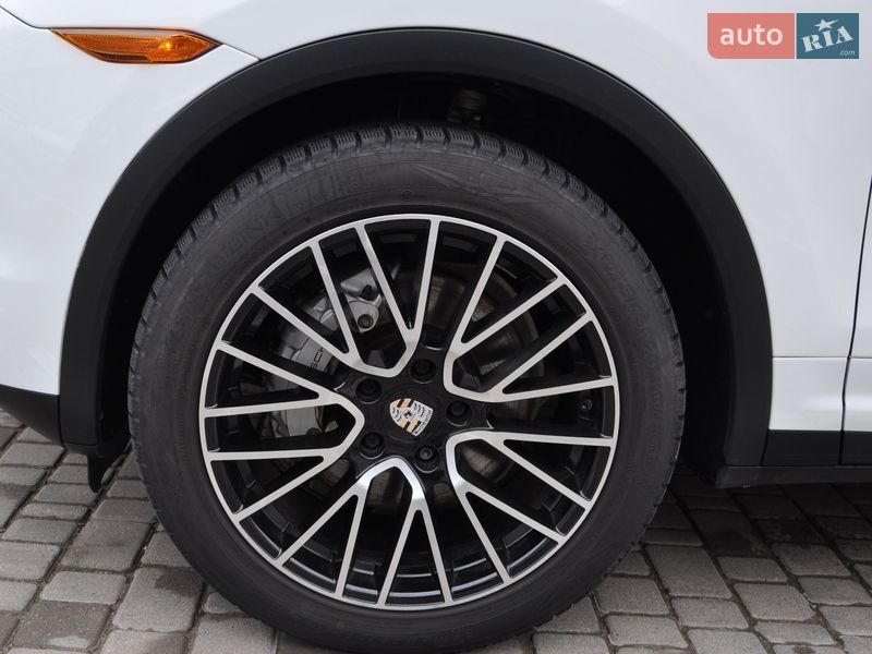 Позашляховик / Кросовер Porsche Cayenne 2012 в Одесі