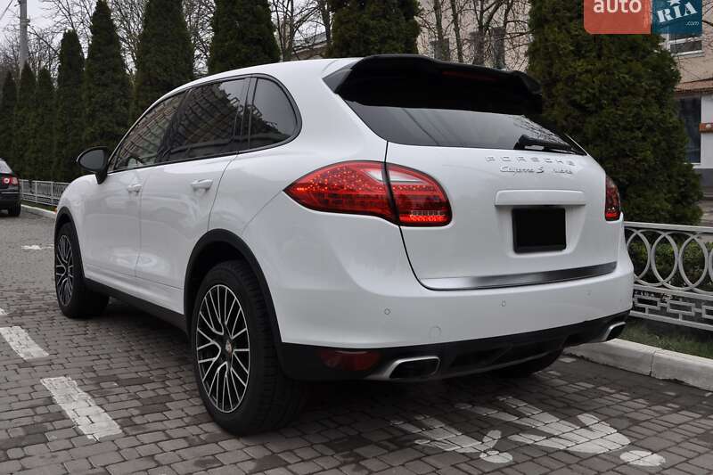 Позашляховик / Кросовер Porsche Cayenne 2012 в Одесі