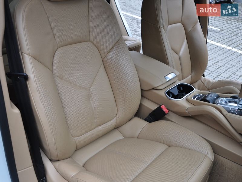 Позашляховик / Кросовер Porsche Cayenne 2012 в Одесі