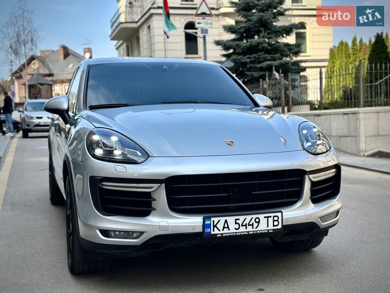 Позашляховик / Кросовер Porsche Cayenne 2015 в Києві
