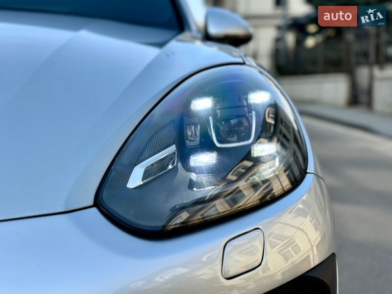 Позашляховик / Кросовер Porsche Cayenne 2015 в Києві