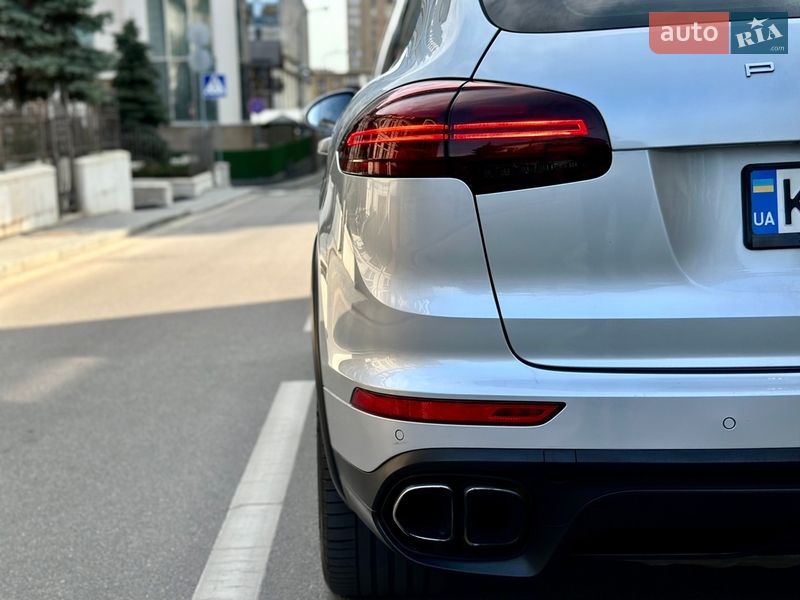 Позашляховик / Кросовер Porsche Cayenne 2015 в Києві