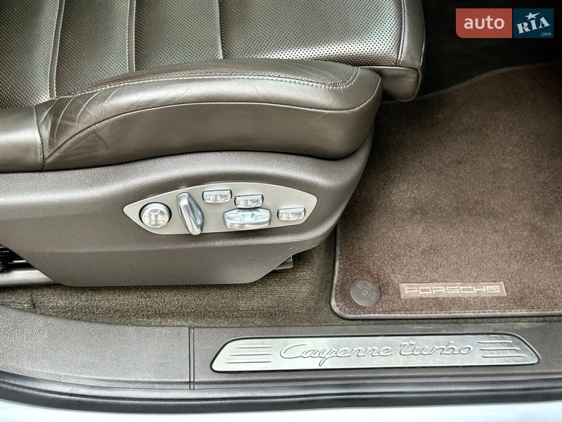 Позашляховик / Кросовер Porsche Cayenne 2015 в Києві