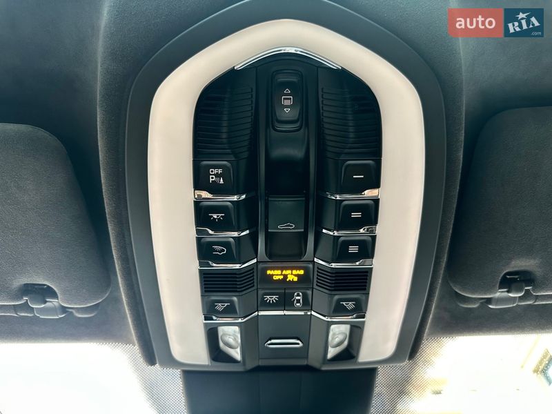 Позашляховик / Кросовер Porsche Cayenne 2015 в Києві