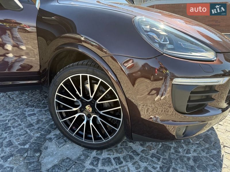 Позашляховик / Кросовер Porsche Cayenne 2016 в Дніпрі