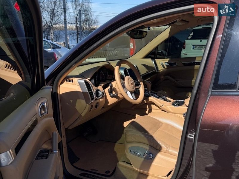 Позашляховик / Кросовер Porsche Cayenne 2016 в Дніпрі