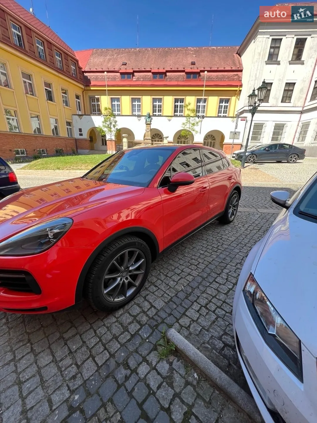 2020 Porsche Cayenne - мініатюра 2