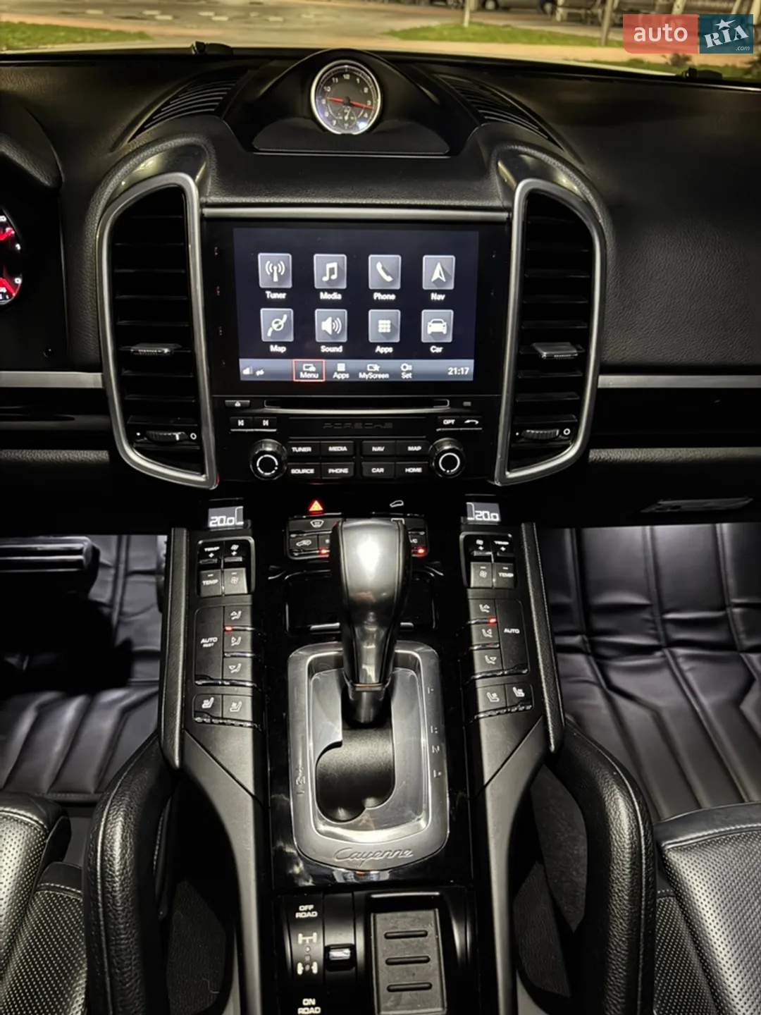 2016 Porsche Cayenne - мініатюра 27