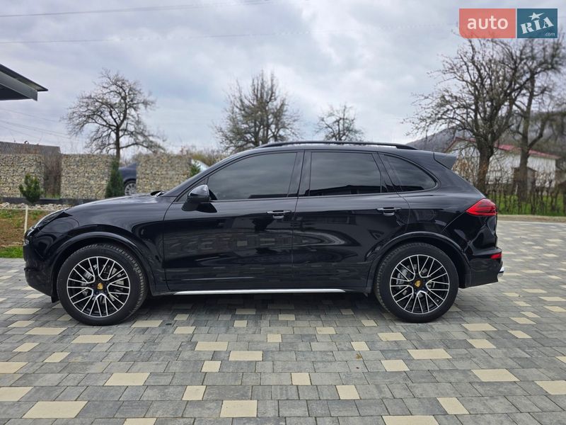 Позашляховик / Кросовер Porsche Cayenne 2015 в Косові