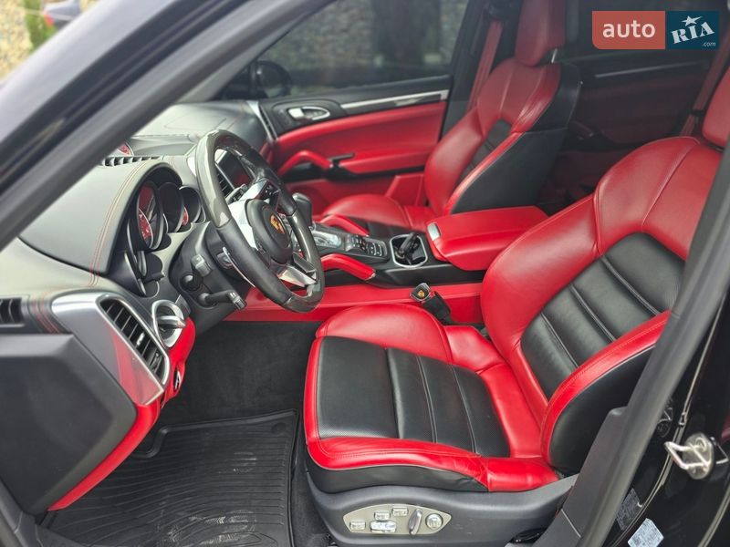 Позашляховик / Кросовер Porsche Cayenne 2015 в Косові