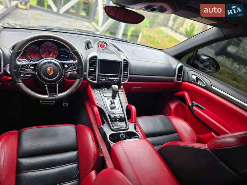 Позашляховик / Кросовер Porsche Cayenne 2015 в Косові