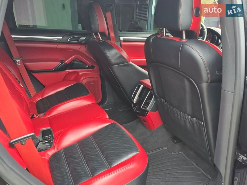 Позашляховик / Кросовер Porsche Cayenne 2015 в Косові