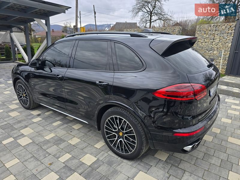 Позашляховик / Кросовер Porsche Cayenne 2015 в Косові